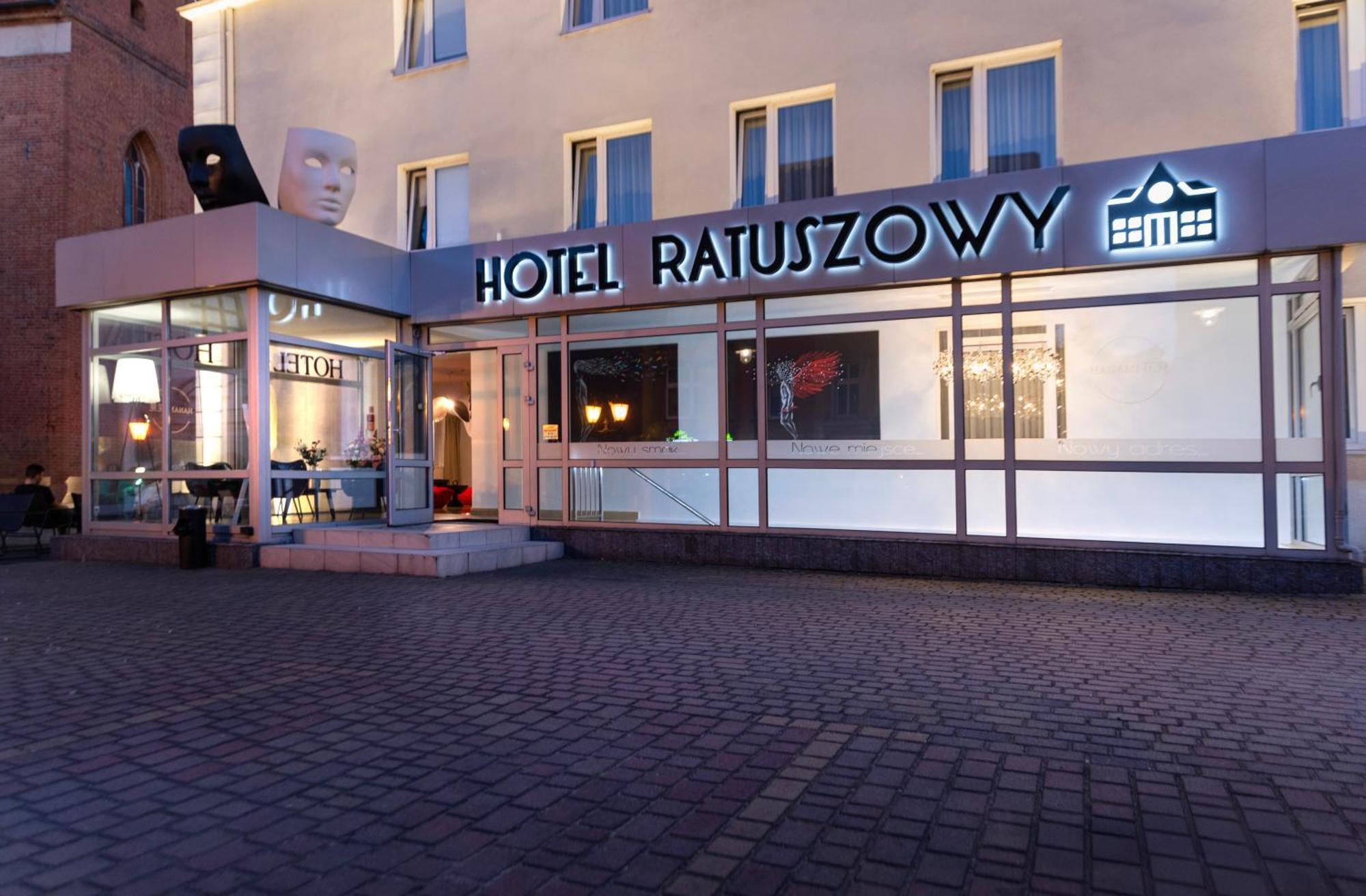 Ratuszowy 3*